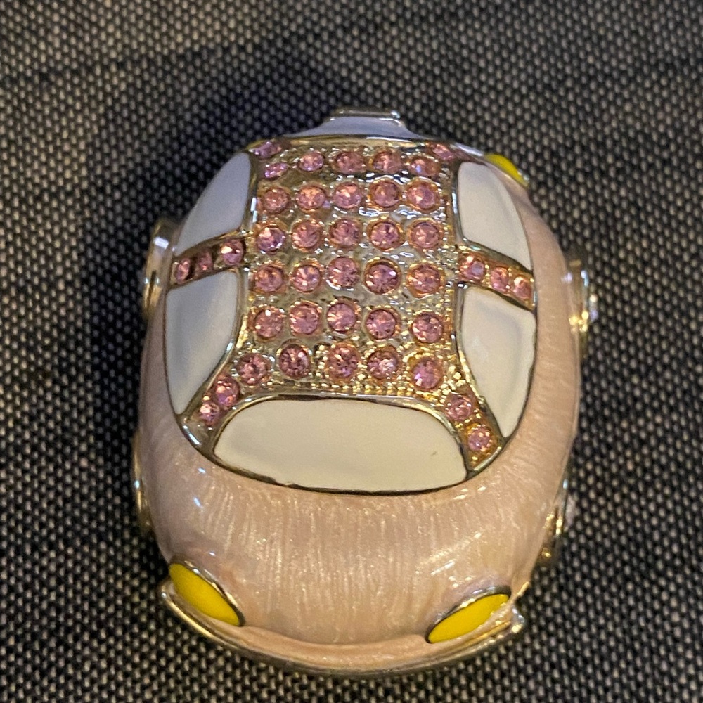 Pink VW Beetle Bug Car Rhinestones Bejeweled
Enameled Trinket Jewelry/Pill
Box